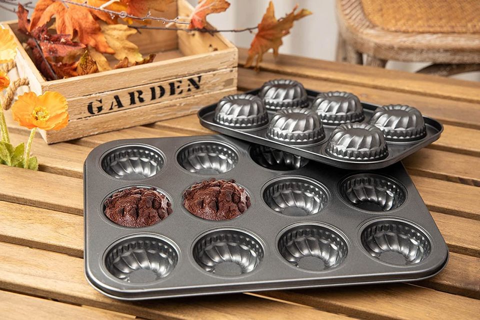 12 Cups Muffin/Cupcake Non-Stick Tray Flower Design